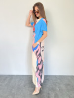 Šaty dlouhé žena s růžovými vlasy 26097